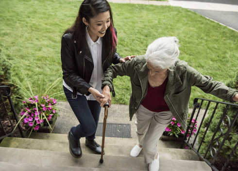 Pour vivre avec une DMLA, adapter son lieu de vie peut être nécessaire. Retrouvez 4 éléments pour garder une maison adaptée à votre vue.